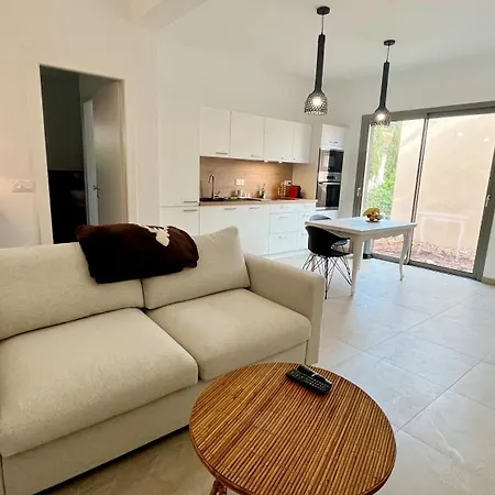 Avec Jardin Proche De La *