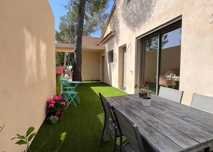 Avec Jardin Proche De La Lejlighed Saint-Raphaël