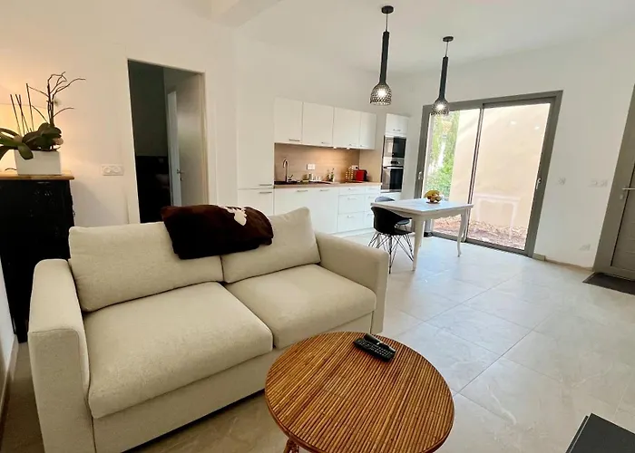 Avec Jardin Proche De La *